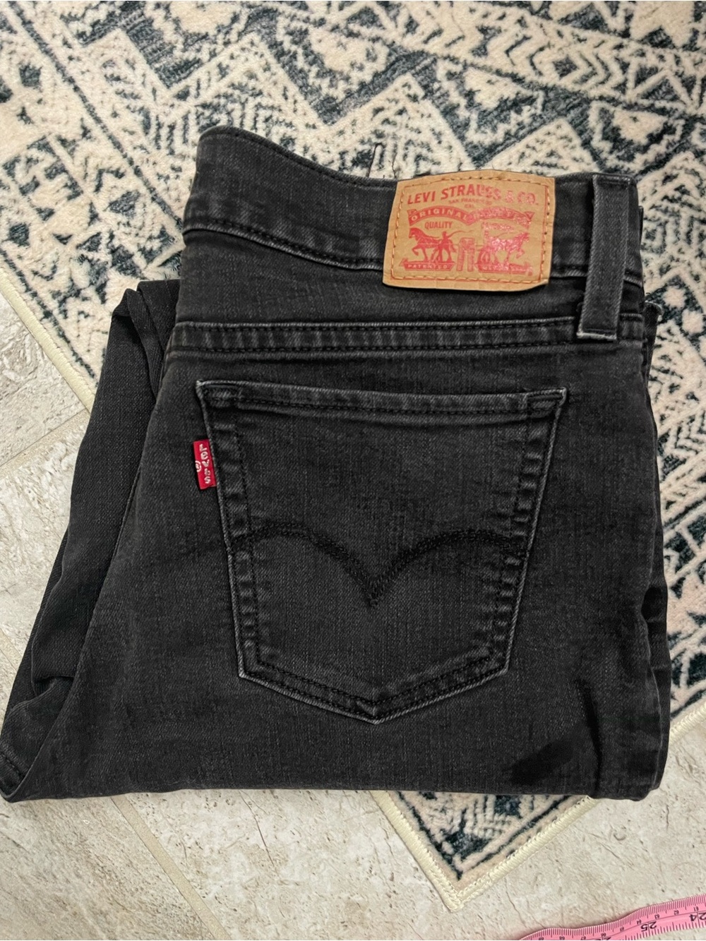 Levi's Women's Black High-Rise Jeans 714 relaxed straight size 28